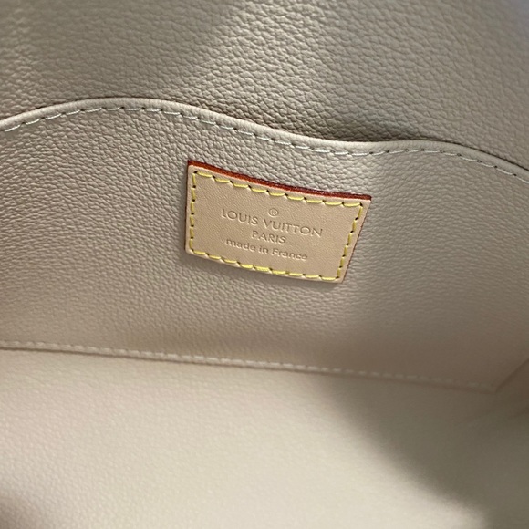❌SOLD💔❌ Authentic Louis Vuitton Cosmetic Pouch GM - Picture 9 of 10